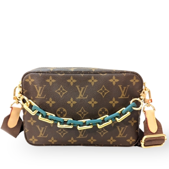 Louis Vuitton Handbags - ✨Louis Vuitton✨ monogram trousse 23 clutch converted to crossbody.